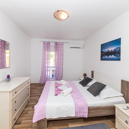 Stunning Home In Marina With Heated Swimming Pool Εξωτερικό φωτογραφία