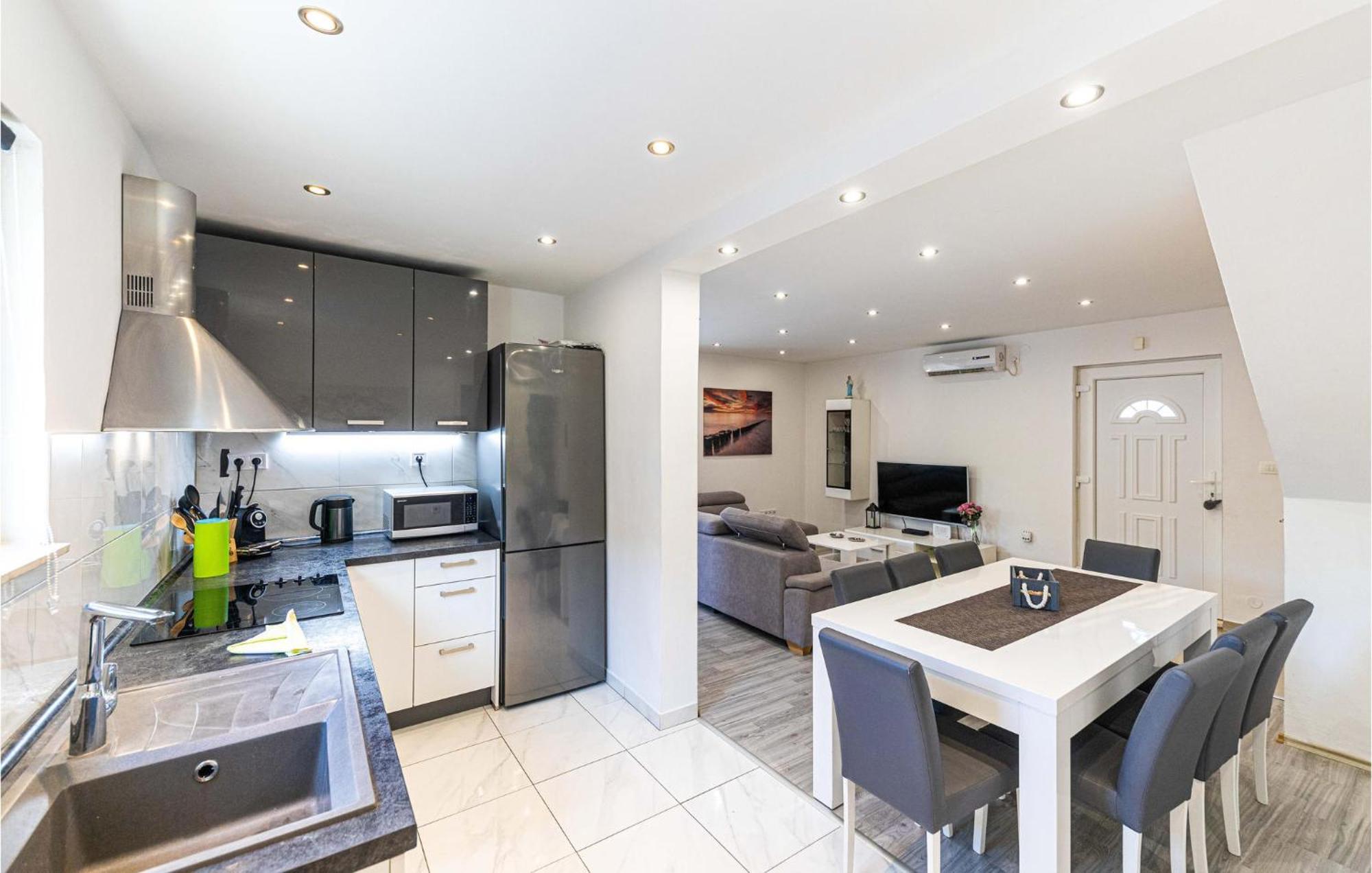 Stunning Home In Marina With Heated Swimming Pool Εξωτερικό φωτογραφία